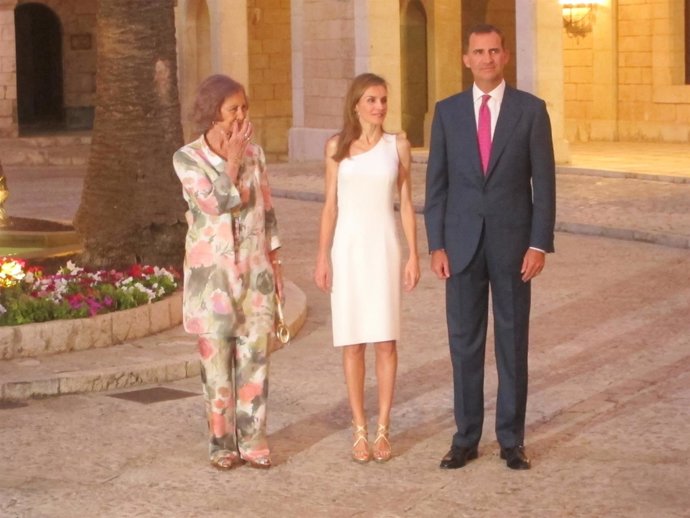 Los Reyes y doña Letizia, en el palacio de la Almudaina
