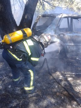 Incendio de un vehículo en San Roque
