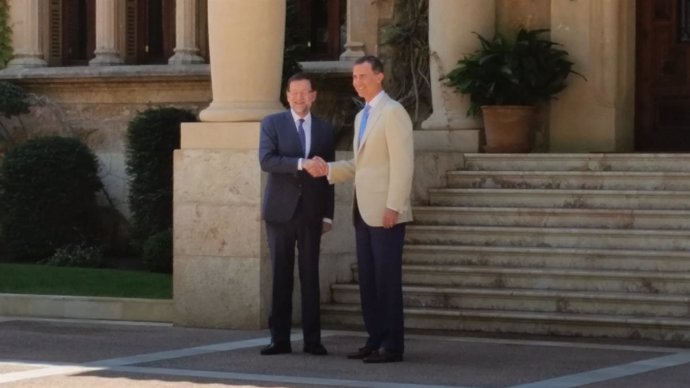 El Rey Felipe con Rajoy, en Marivent
