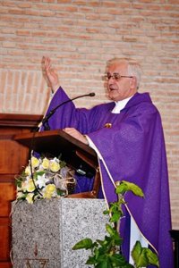 Sacerdote toledano en Sierra Leona: "Aunque sea un poco tarde, hay más medios que ayudarán a frenar la epidemia"