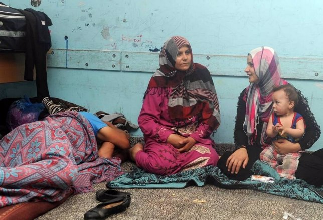 Refugiados palestinos en un local de la UNRWA en la Franja de Gaza