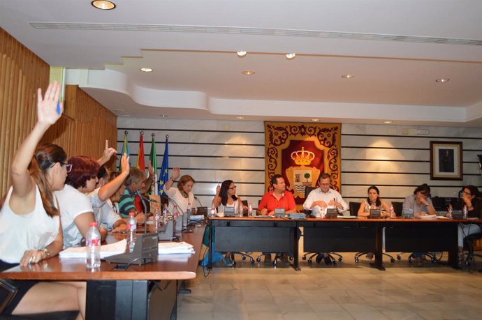 Pleno del mes de agosto en el Ayuntamiento de Punta Umbría (Huelva).