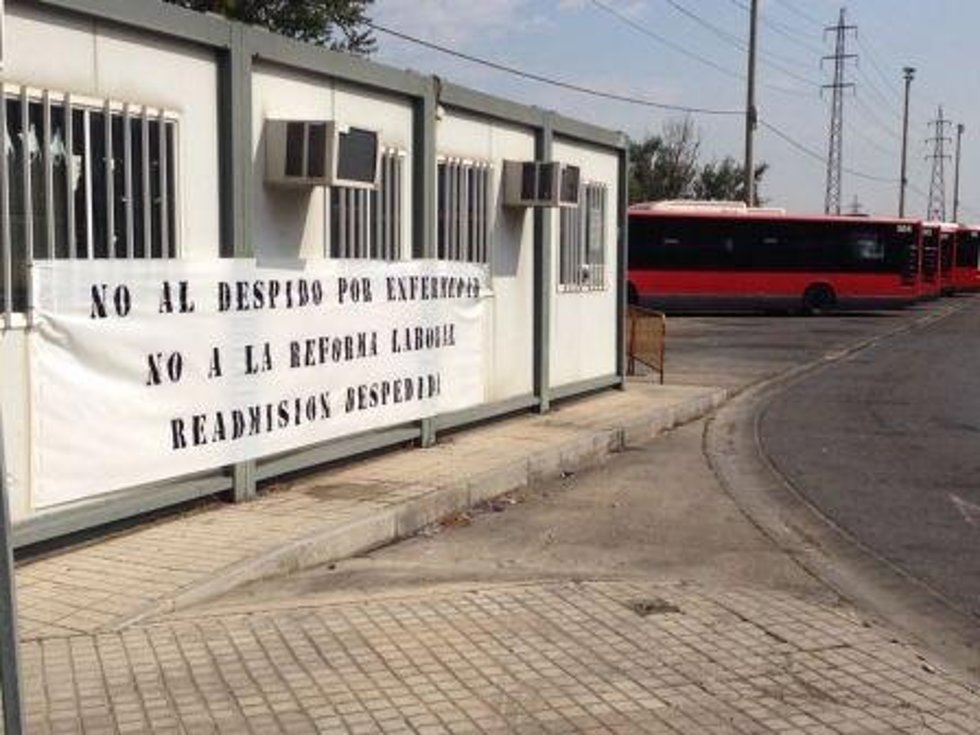 Pancarta colocada por el comité de empresa de AUZSA