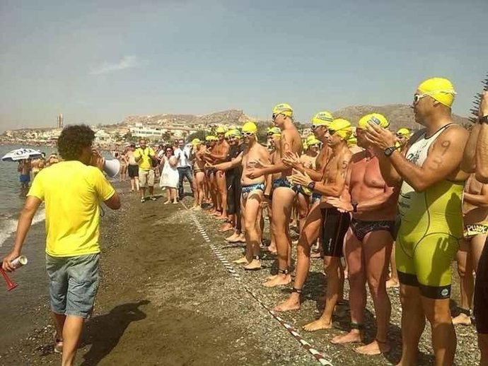 Brazadas solidarias rincón de la victoria beneficio de vicente ferrer