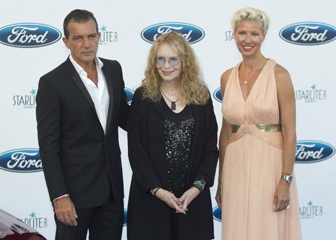 Antonio Banderas, Anne Igartiburu y Mia Farrow, trío de ases en la gala Starlite