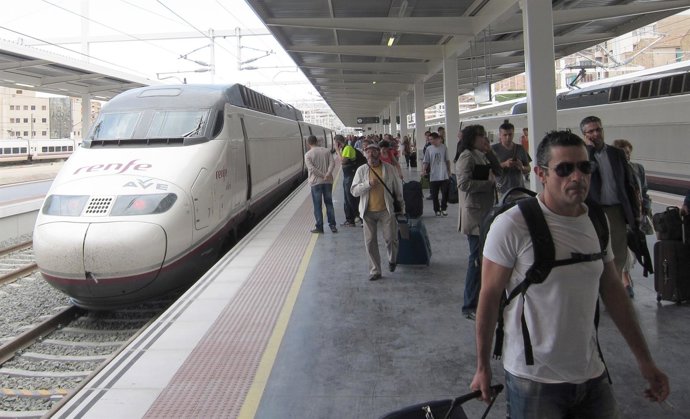 Pasajeros del AVE, a su llegada a Alicante