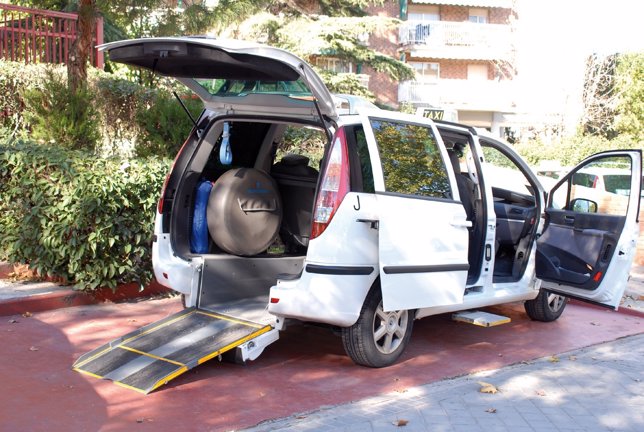 Taxi adaptado para personas con discapacidad