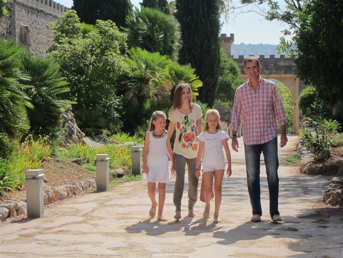 Los Reyes y sus hijas en Raixa