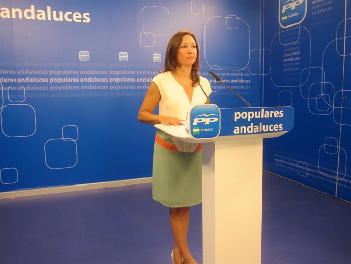 La vicesecretaria de Organización del PP-A, Patricia Navarro, en rueda de prensa