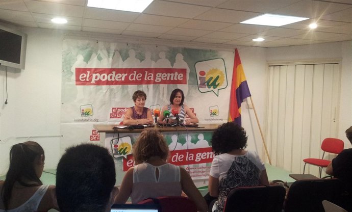 Martín, junto a la delegada Encarna Caparrós, en rueda de prensa