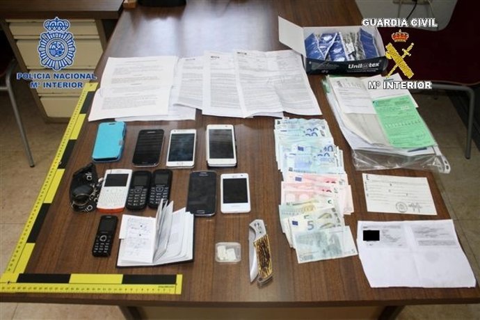 Objetos incautados por los agentes en el registro practicado