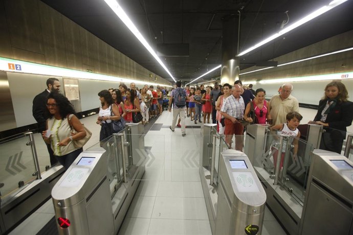METRO, MALAGA, VIAJEROS, MAQUINAS, PASAJEROS