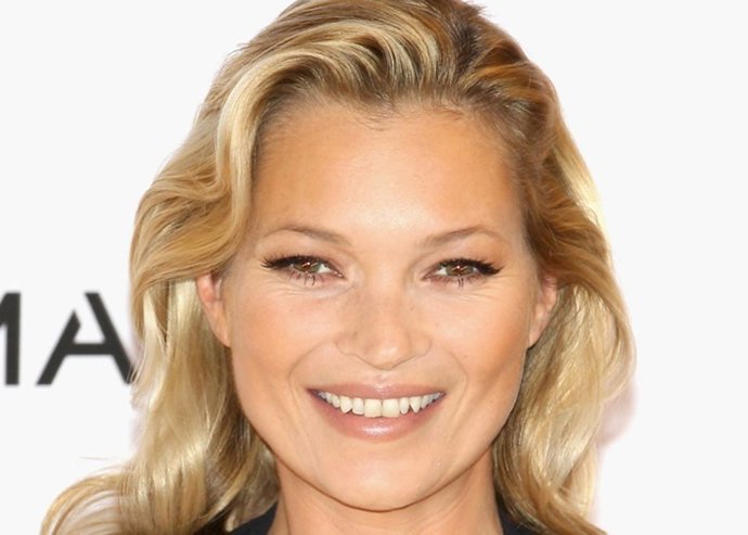  Model Kate Moss Poses For Photographs At The Mang
