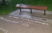 Fans rinden tributo a Robin Williams en el banco de Will Hunting