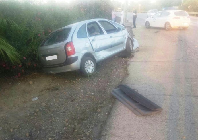 Uno de los coches accidentados en Carmona