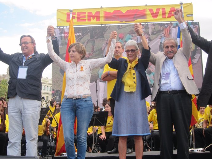 Acto central con la ANC y Òmnium en Plaza Catalunya