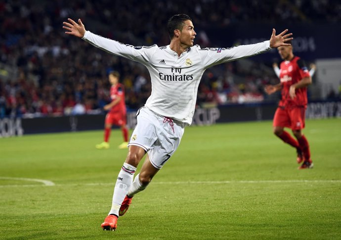 Ronaldo celebra su segundo gol en Super copa de europa