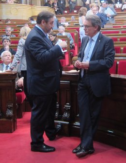 Josep Maria Pelegrí y Artur Mas, en el pleno del Parlament