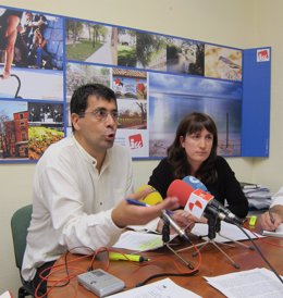 Alberto Bustos y María Sánchez en rueda de prensa