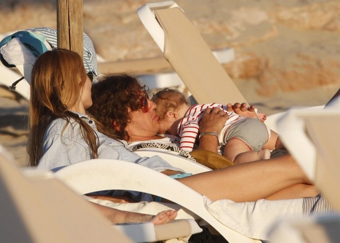 Vanesa y puyol en la playa