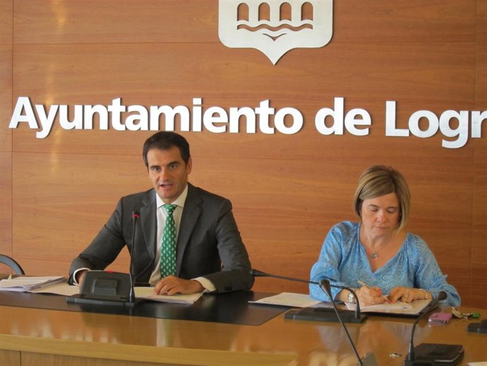 Miguel Sáinz y Paloma Corres informan de los acuerdos aprobados en la Junta