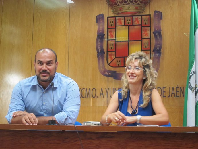 Julio Piedra y Rosa Cárdenas informan sobre la nueva promoción.