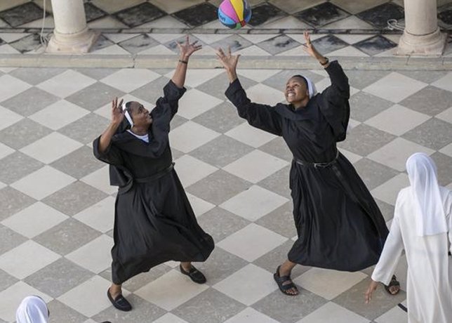 Tras catorce años con un balón pinchado, las monjas de clausura ya pueden jugar 