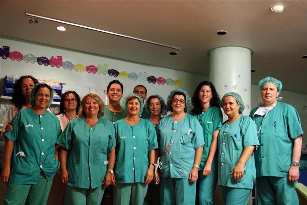 Equipo que ha operado a los niños saharauis