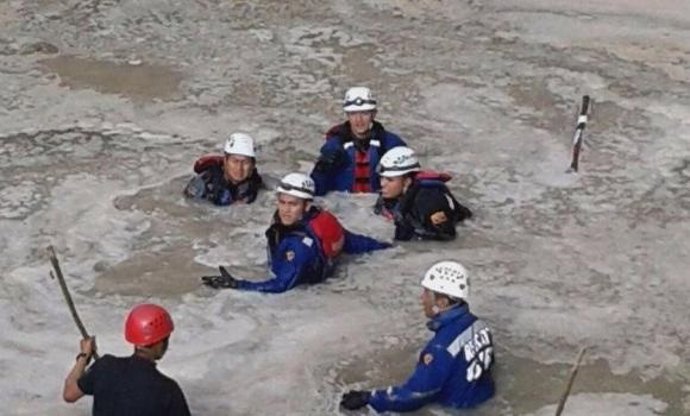 Rescate tras el terremoto de Quito