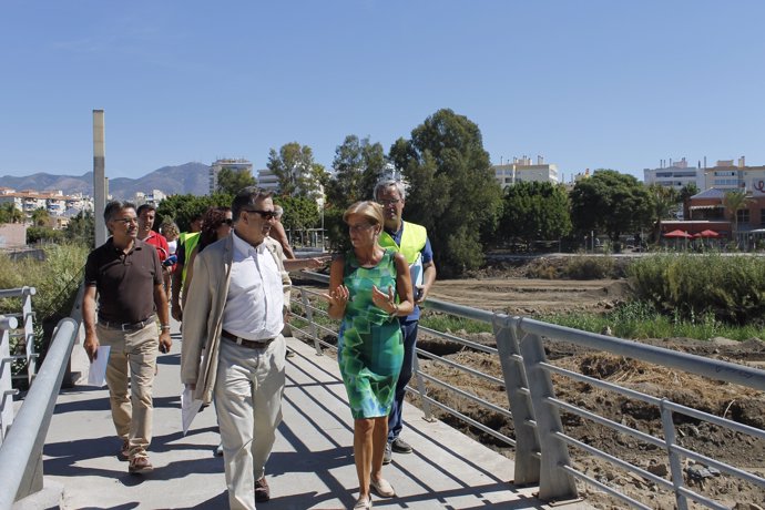 Granados y Oña visitan obras segunda fase parque fluvial fuengirola