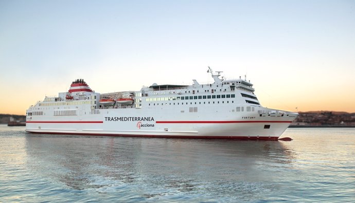 El buque Fortuny de Transmediterranea