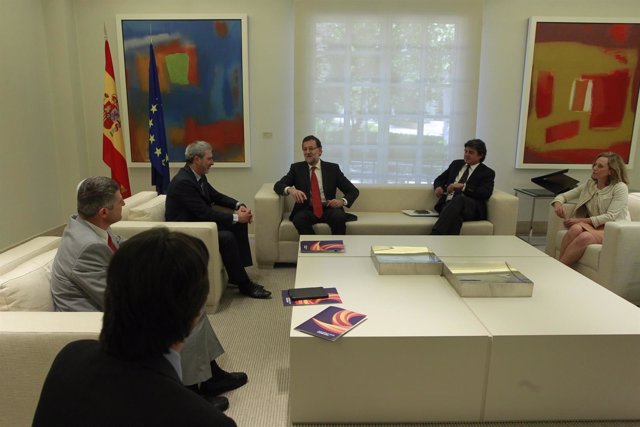 Rajoy con representantes de la plataforma Societat Civil Catalana 