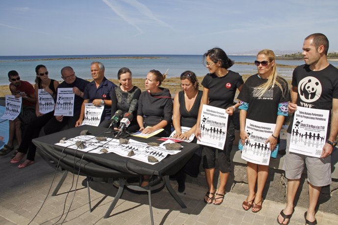 Activistas contra las prospecciones en Lanzarote