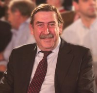 Cospedal lamenta "profundamente" la muerte de Gonzalo Lago, "un gran alcalde, que siempre trabajó por los demás"