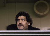 Foto: Maradona ingresa en una clínica para hacerse un chequeo médico