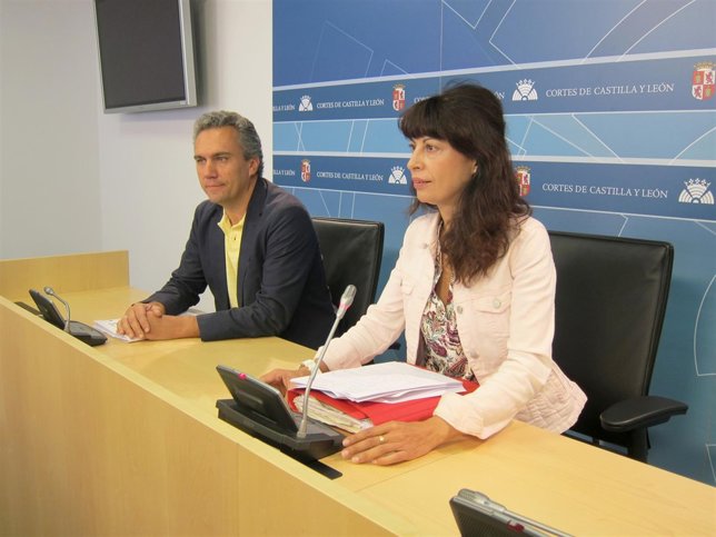 Javier Izquierdo junto a Ana Redondo
