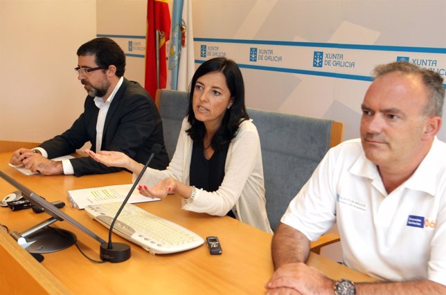 A xerente do Servizo Galego de Saúde, María Nieves Domínguez González, acompañad