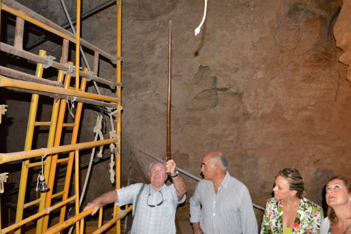 Garre, segundo por la izquierda, en la Sima de las Palomas