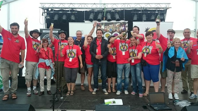 Comitiva asturiana en el campeonato de bateo, en Suecia. 