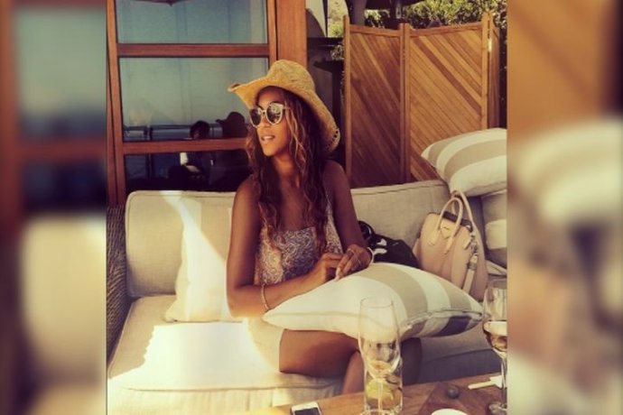 Beyoncé se pasa con el Photoshop