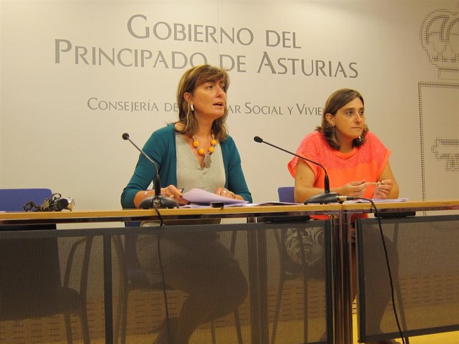 La consejera de Vivienda, Esther Díaz junto a Ana Rivas, directora general