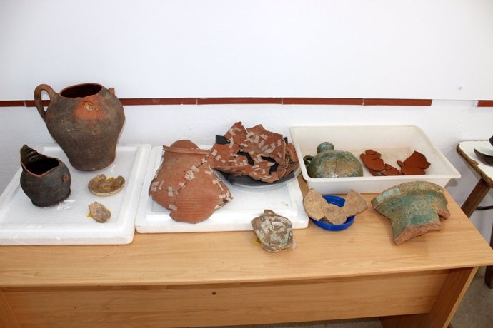 Restos encontrados en los yacimientos excavados en Estepona