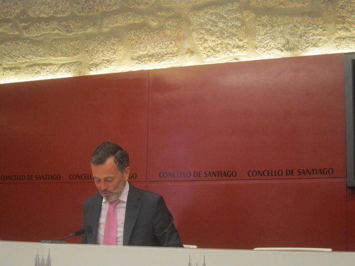 Agustín Hernández tras la Xunta de Goberno