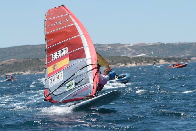 La windsurfista española Blanca Manchón