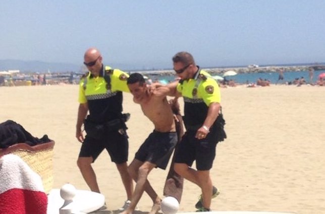 Detención en la playa de Barcelona