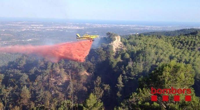 Los Bomberos de la Generalitat en el incendio de Mont-ral