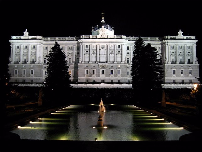 Jardines de Sabatini con el Palacio Real de fondo