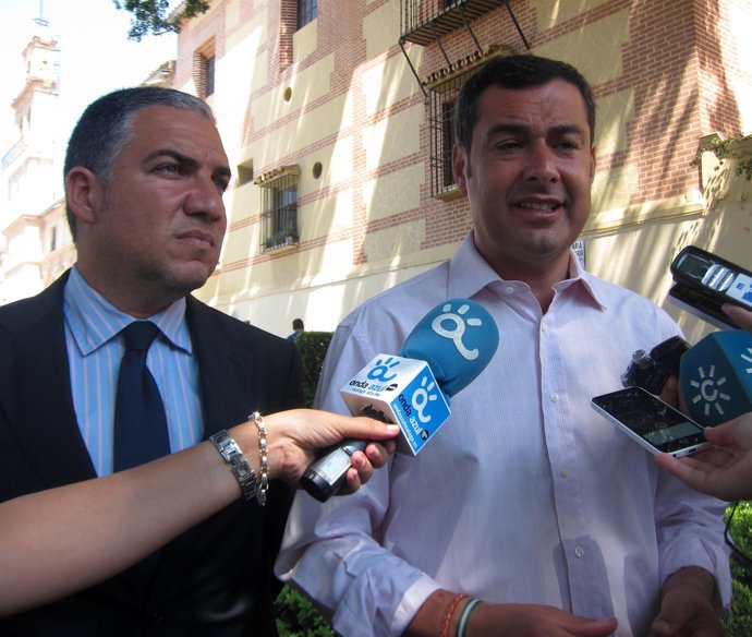 Elías Bendodo y Juanma Moreno, PP-A, en romería de la Victoria Feria de Málaga
