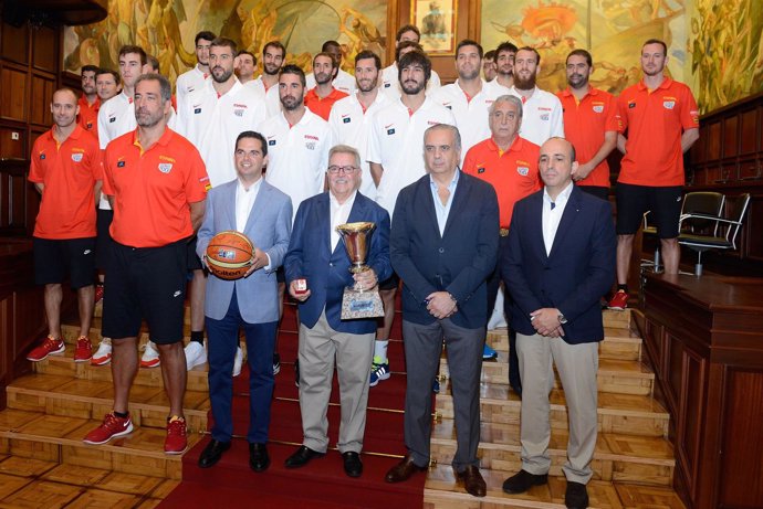 El Cabildo de Gran Canaria recibe a la Selección Española de Baloncesto