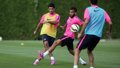 Xavi y Neymar trabajan con el grupo